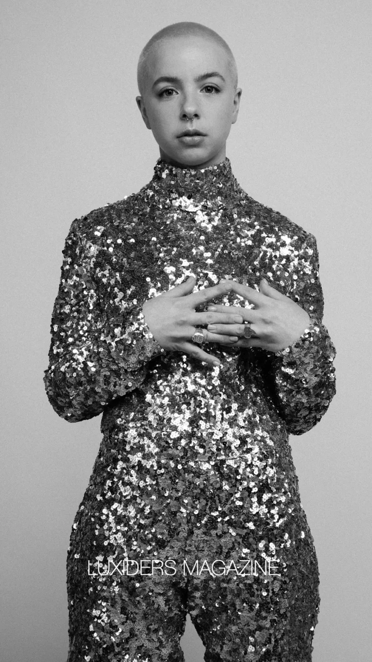 RUE AGTHONIS in LUXIDERS MAGAZINE